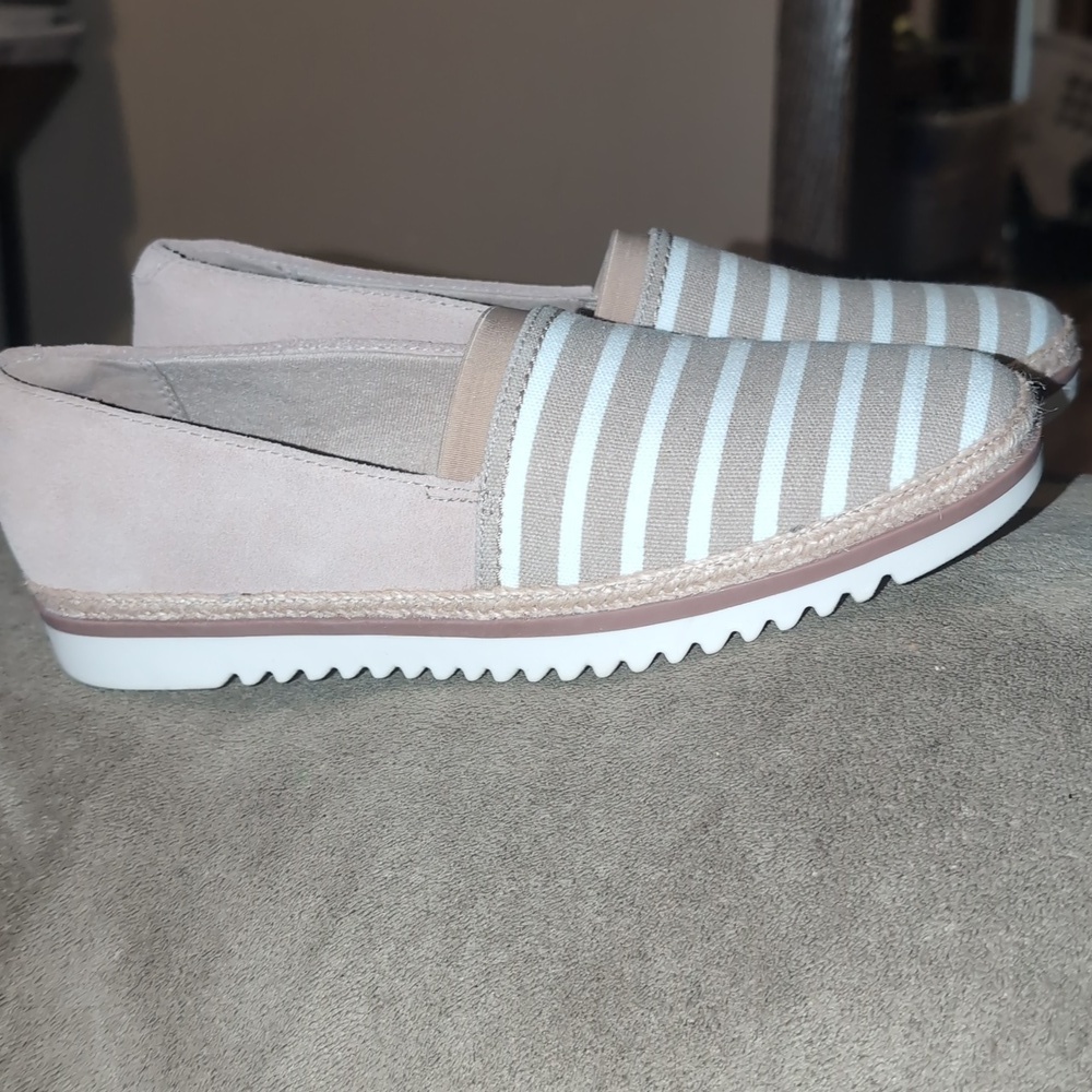 Clarks® Serena Paige Women's Slip-On Shoe - Picture 7 of 10